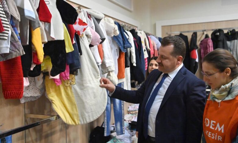 Balıkesir deprem bölgesine yardım oldu yağdı 1 AW831152 01 |