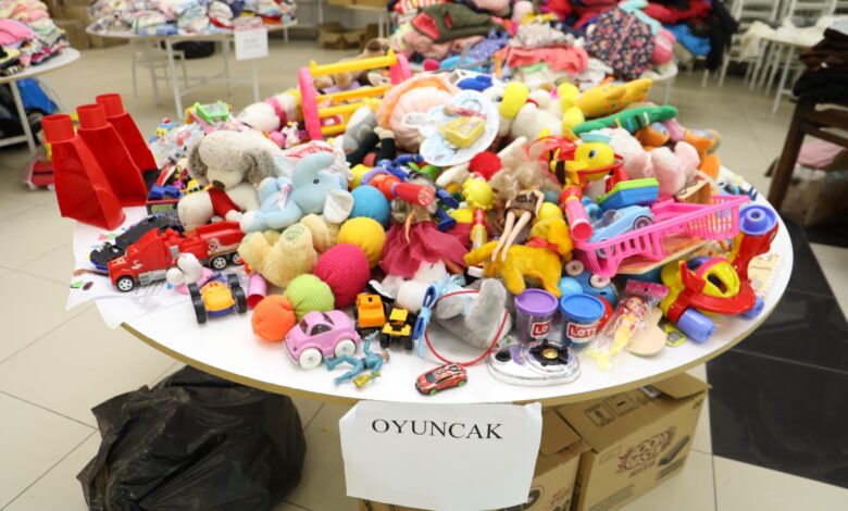 COCUKLAR DEPREMZEDE ARKADASLARINI UNUTMADI 2 |