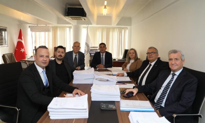 Burhaniye Belediyesi Denetim Komisyonu çalışmalarına devam ediyor 1 AW844469 02 |