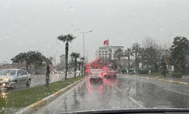 Balıkesir'de beklenen yağmur başladı 1 AW845733 05 |