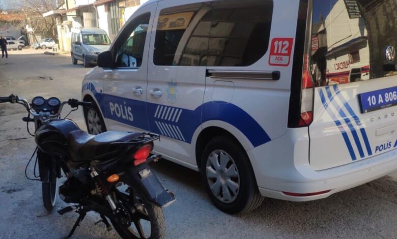 Edremit’te çaldıkları motosiklete binerken yakalandılar 1 AW848591 01 |