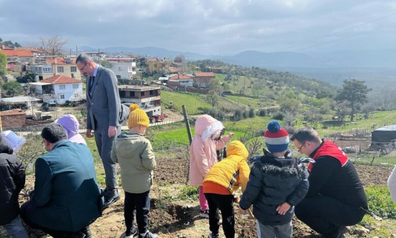 Geleceğe nefes olacak fidanlar minik ellerle toprakla buluştu 1 AW854802 04 |