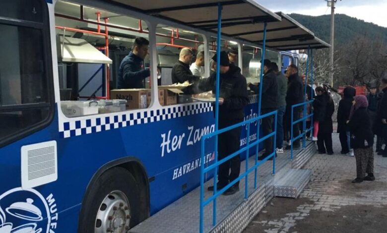 Mobil aşevi ile iftar sofrası vatandaşın ayağına gidiyor 1 AW854889 01 |