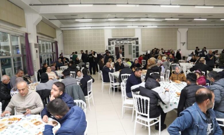Ramazan'ın ilk gününde Burhaniye’de bin kişilik iftar 1 AW854891 01 |