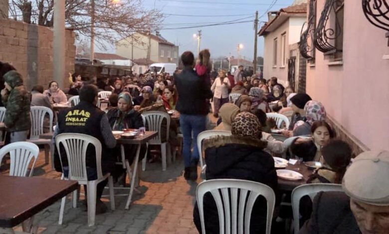 Burhaniye’de iftar yemekleri yüzlerce vatandaşı buluşturuyor 1 AW857318 01 |