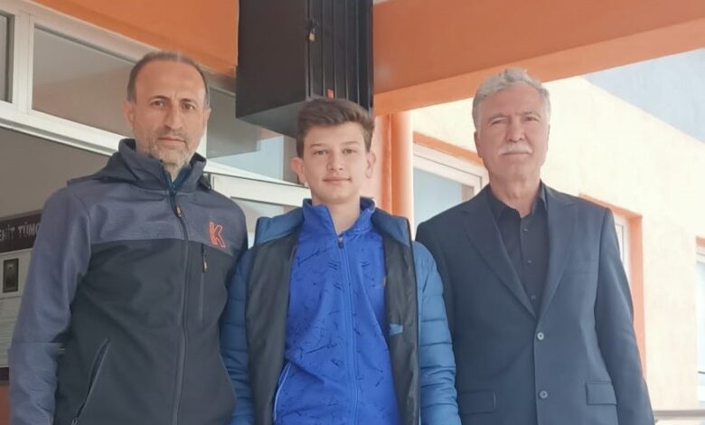 Edremit Lisesi öğrencisi başarısı ile okulun gururu oldu 1 AW857869 01 |