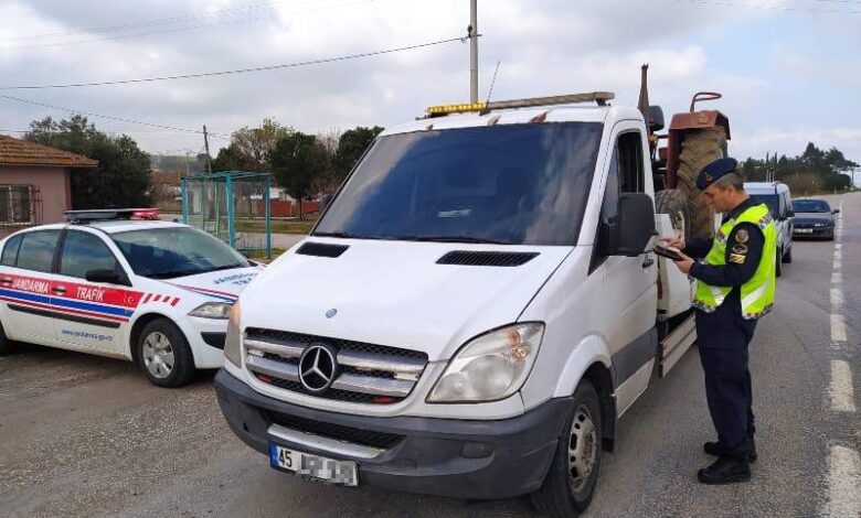 Balıkesir'de 94 şahsa uyuşturucu ve organize operasyonu 1 AW857997 03 |
