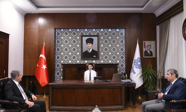 Vali Şıldak Koltuğu Devretti 1 128edb1b da30 4aa6 aa04 8d384c3aad07 |