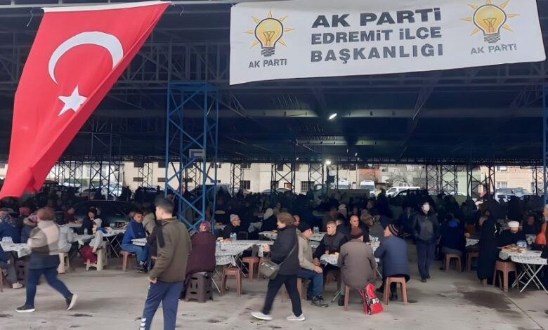 Edremit’te “Birlik, Beraberlik ve Kardeşlik iftarı” 1 AW865483 04 |