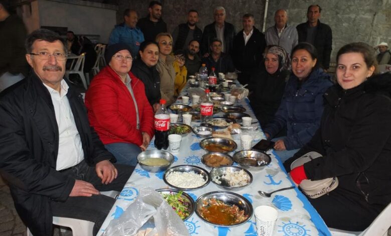 Balıkesir'de asırlık toplu iftar gelenekleri devam ediyor 1 AW871832 04 |