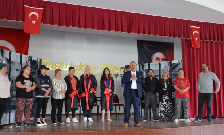 Zor Yaşamlar oyunu Gömeç’te sahnelendi 1 AW878744 04 |