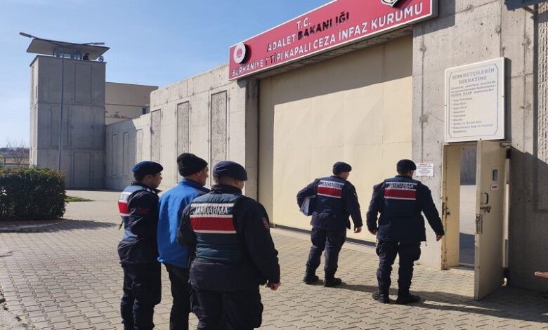 Haklarında kesinleşmiş hapis cezası olan iki firari tutuklandı 1 AW879472 01 |