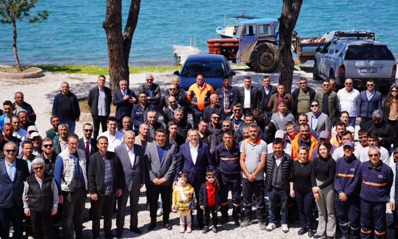 Başkan Ergin çalışma arkadaşlarıyla bayramlaştı 1 BASKAN ERGIN CALISMA ARKADASLARIYLA BAYRAMLASTI 1 |