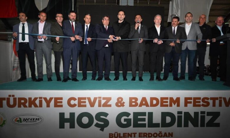 Biga’da Ceviz ve Badem Festivali başladı 1 AW884854 02 |