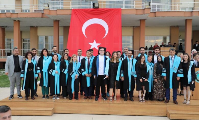 Balıkesir Üniversitesi yılın ilk mezunlarını Burhaniye’de verdi 1 AW899081 05 |