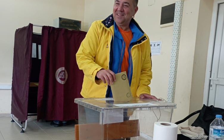 Ünlü komedyen Ata Demirer, Bozcaada’da oyunu kullandı 1 xmmuyg6i |
