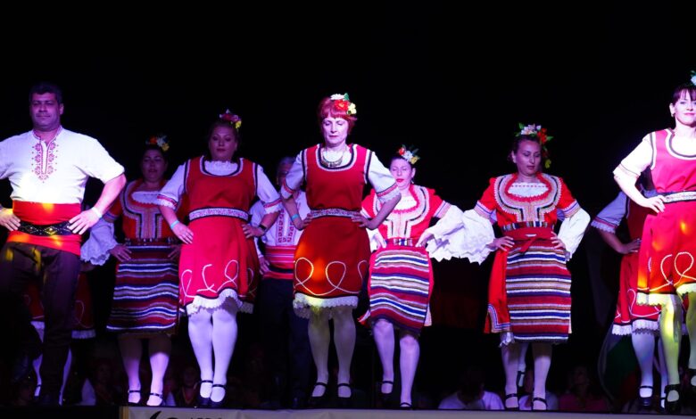 8. Halk Dansleri Festivali sona erdi 1 8. HALK DANSLARI FESTIVALI COSKUYLA SONA ERDI 2 |