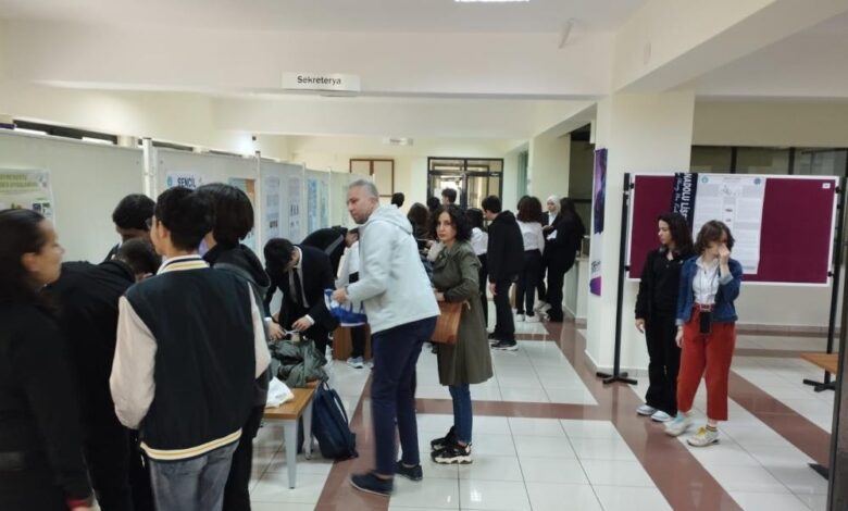 Liseli Genç Bilim Adamları projeleri ile göz kamaştırdı 1 AW904403 03 |