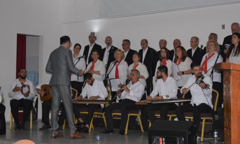 Lapseki Belediyesi Türk Sanat Müziği Korosu ‘Yaza Merhaba’ konseri verdi 1 AW904514 02 |