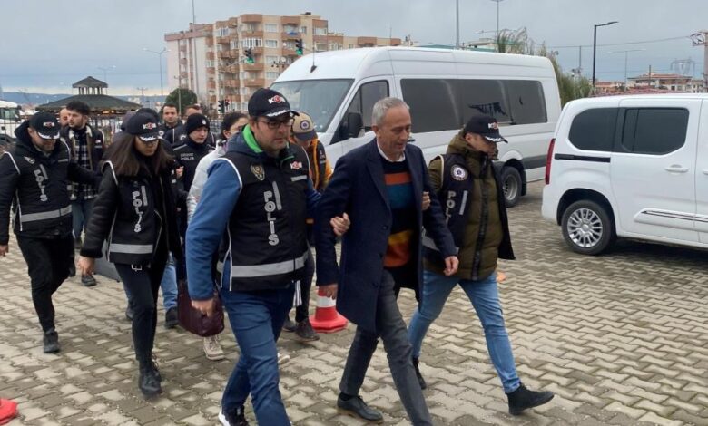 Eski Gökçeada Belediye Başkanı Çetin'e görevi kötüye kullanmak suçundan hapis cezası 1 AW913786 01 |