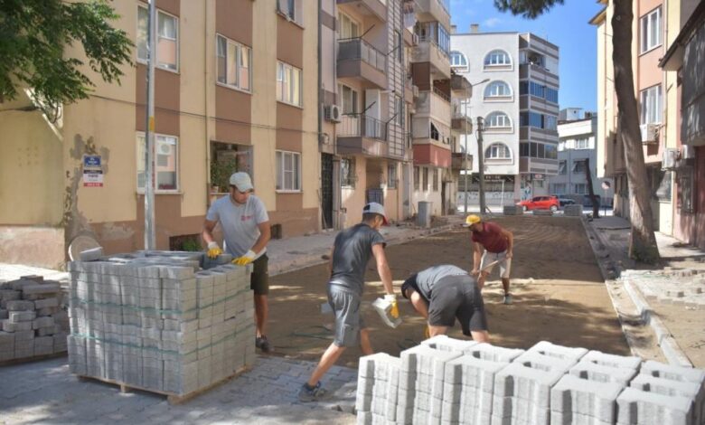 Edremit’te sokaklar parke taşlar ile örülüyor 1 AW914205 04 |