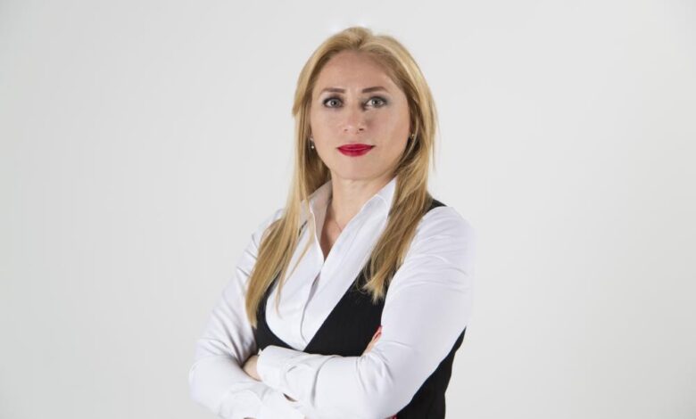 “Kalıcı makyaj herkese uygun değil” 1 AW920265 01 |