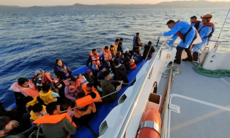 Ayvacık açıklarında 43 kaçak göçmen yakalandı 1 AW921483 01 |