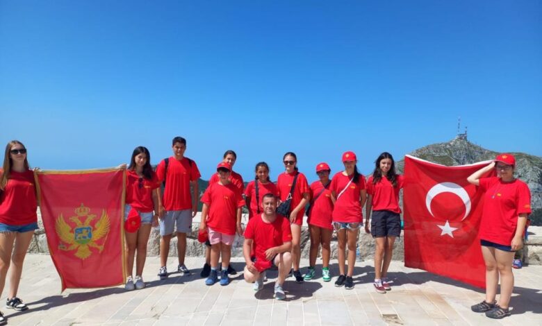 Burhaniye ekibine Karadağ ödülü 1 AW947168 01 |