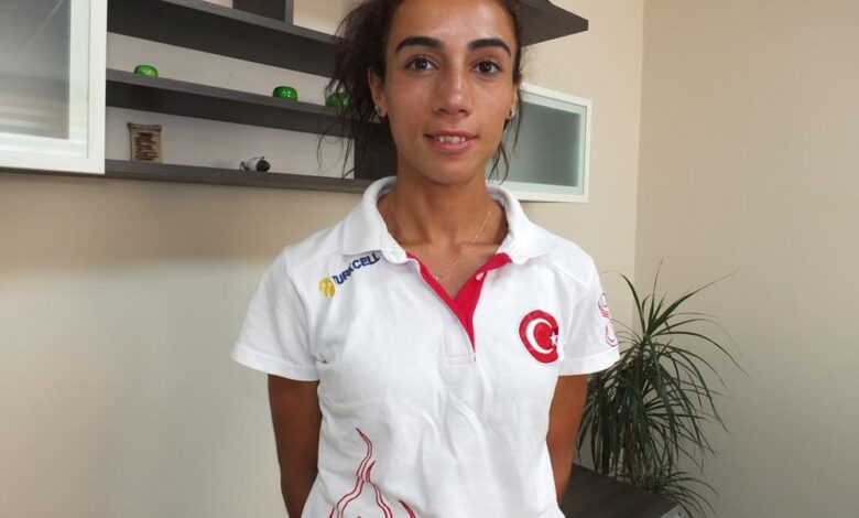 Milli atlet Fatma Arık, Burhaniye’de şampiyonlar yetiştirecek 1 AW000694 02 |