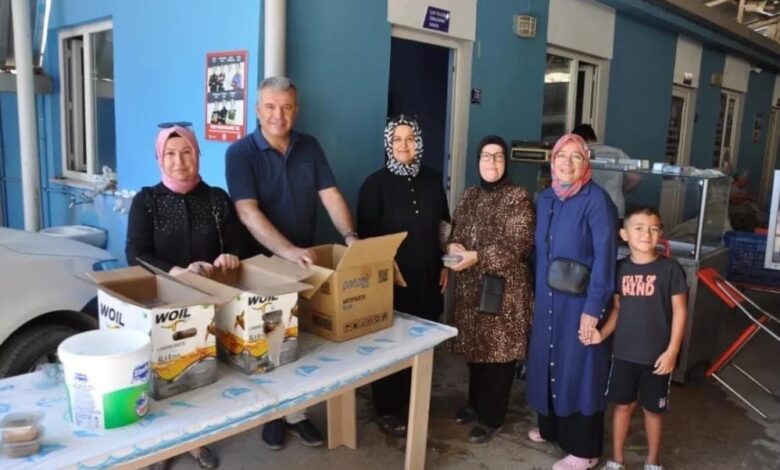 Başkan Elbi, Muharrem ayı için vatandaşlara aşure dağıttı 1 AW001874 01 |