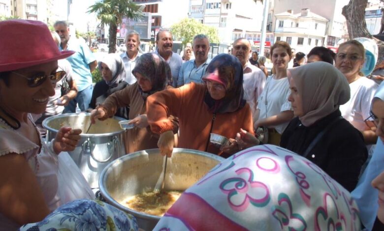 Balıkesir’de bin 500 kişiye aşure ikramı 1 AW003802 04 |