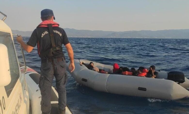 Ege'de lastik botları arızalanan 10 düzensiz göçmen kurtarıldı 1 AW015673 01 |