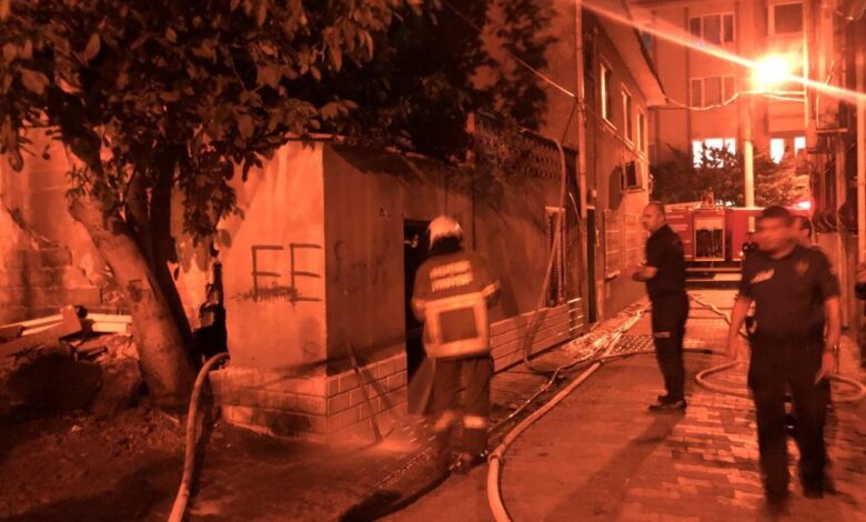 Alevler teslim olan ev kullanılmaz hale geldi 1 AW017856 01 |