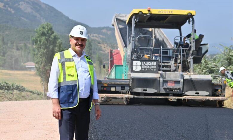 Büyükşehirle ulaşımda konfor artıyor 1 sindirgi yollarina sicak asfalt 7 1 |