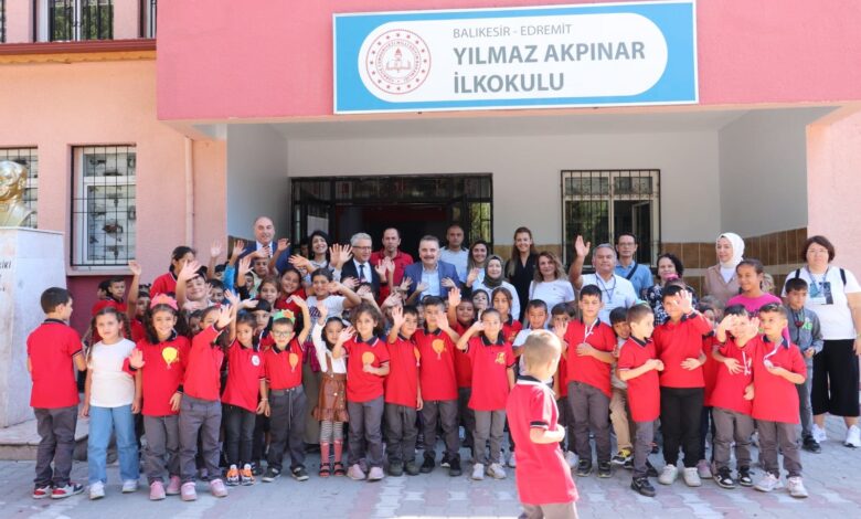 Edremit’te ilk ders zili çaldı 1 376880243 3269662329992395 1878379592355219708 n |