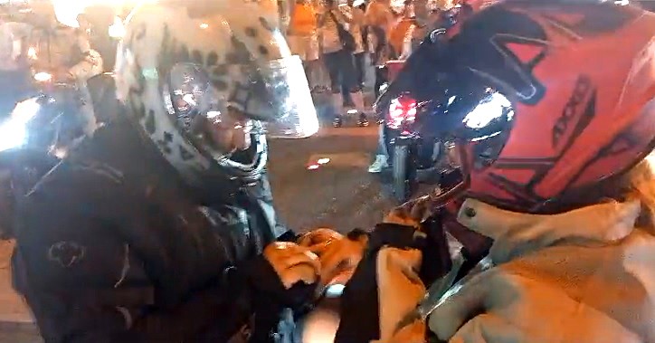 Edremit’te motor tutkunu genç süpriz evlilik teklifi 1 AW023661 03 |