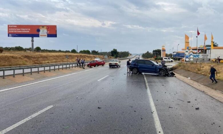 Çanakkale’de refüje çarpan aracın sürücüsü yaralandı 1 AW023900 01 |