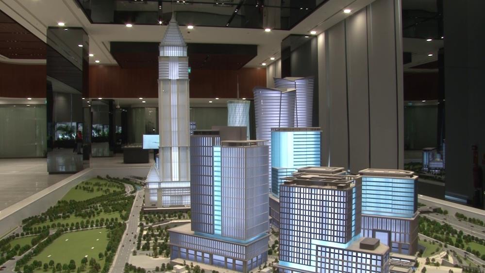Merkez Bankası binasının 350 metre yükseklikteki kulesi dağcılar tarafından kuruluyor 2 AW026012 03 |