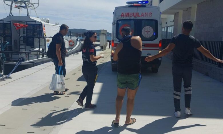 Gezi teknesinde yaralanan kişi Sahil Güvenlik tarafından karaya çıkartıldı 1 AW027639 01 |
