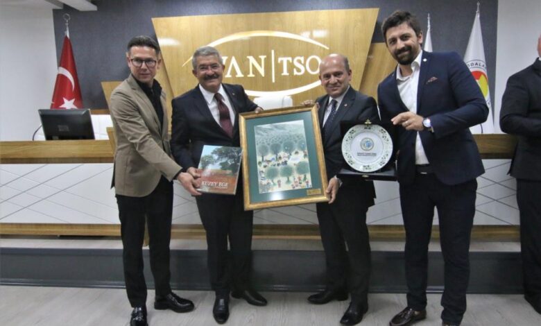 Edremit'ten Edremit'e uçak seferleri için bir araya geldiler 1 AW033264 01 |