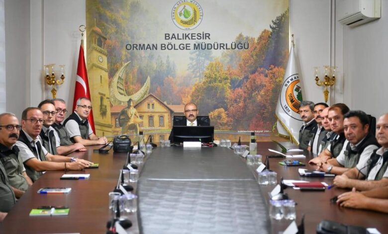 Vali Ustaoğlu, Orman Bölge Müdüründen brifing aldı 1 AW038715 02 |