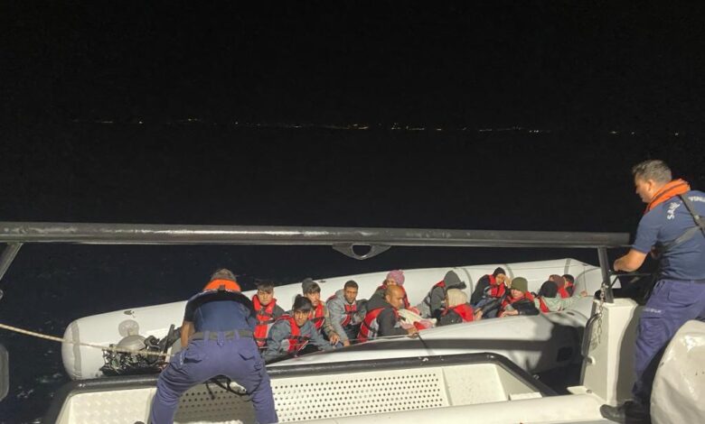 Sahil Güvenlik uçağının tespit ettiği 18 düzensiz göçmen Ayvalık açıklarında yakalandı 1 AW039441 01 |