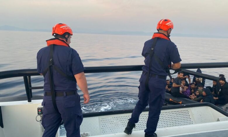 Ayvalık açıklarında 23 düzensiz göçmen kurtarıldı 1 AW040426 01 |