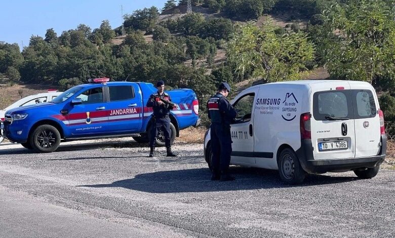 Balıkesir'de jandarmadan asayiş ve trafik uygulaması 1 AW045742 02 |