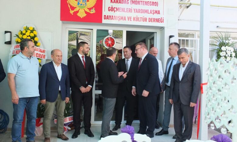 Burhaniye’de Karadağ Göçmenleri Derneği törenle açıldı 1 AW049752 04 |