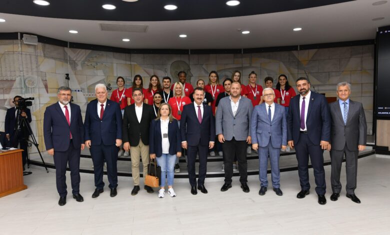 KORFEZIN INCILERI BUYUKSEHIR MECLISINDE 3 |