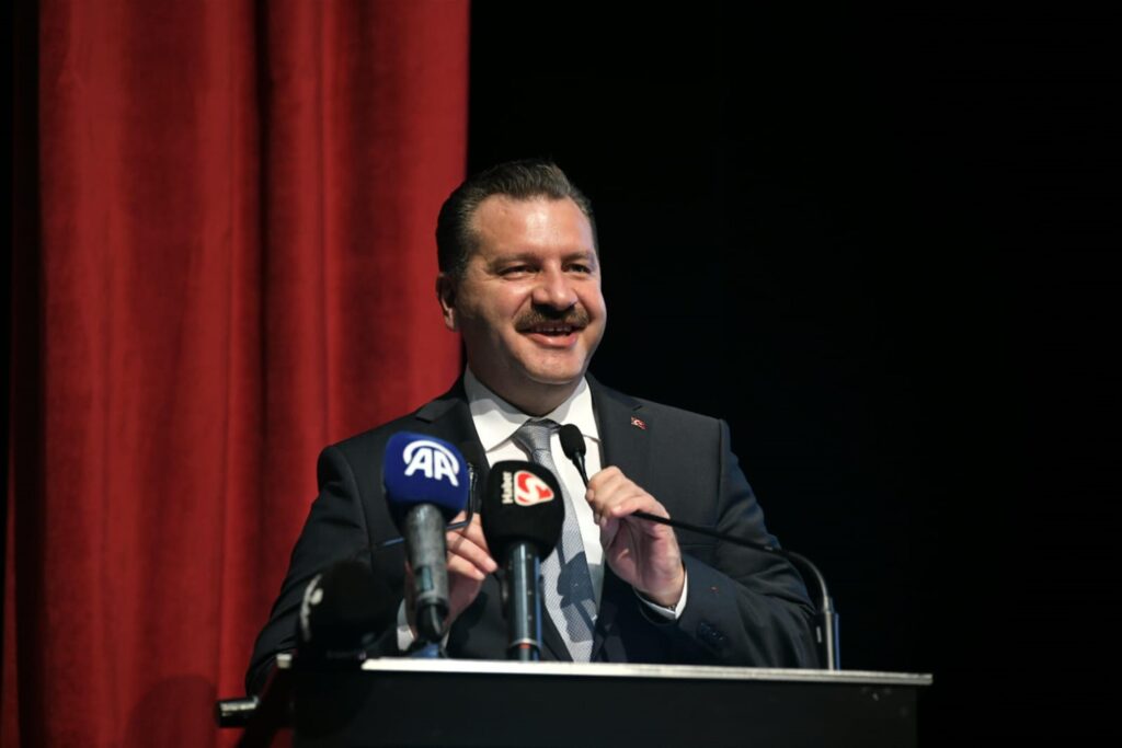 372416567Yucel Yilmaza BM Habitat temsilcilerinden ovgu dolu sozler |
