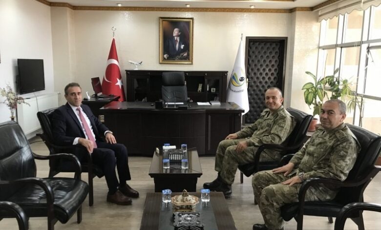 19. Komando Tugay Komutanı Tuğgeneral Ergün Fidan, Kaymakam İlyas Memiş’i ziyaret etti 1 AW067744 01 |