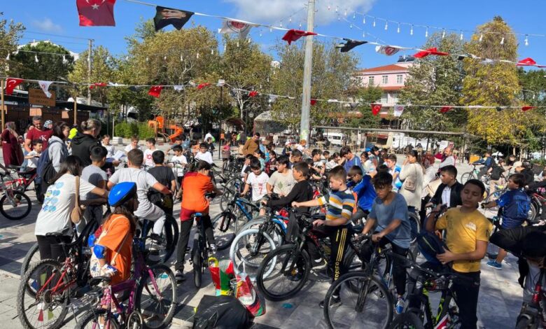 Ayvacık'ta bisiklet turu etkinliği 1 AW070563 01 |