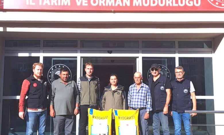 Çanakkale'de üreticilere İtalyan çim tohumu dağıtıldı 1 AW072653 01 |